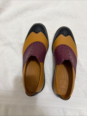 Women’s Slip-On Spikeless Golf Shoes in Black, Burgundy & Tan. Never worn.